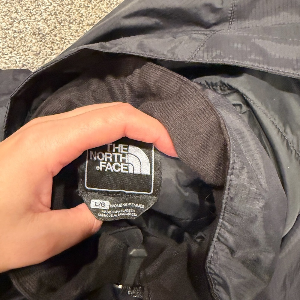 The North Face women’s black insulated jacket large EUC - Picture 4 of 6